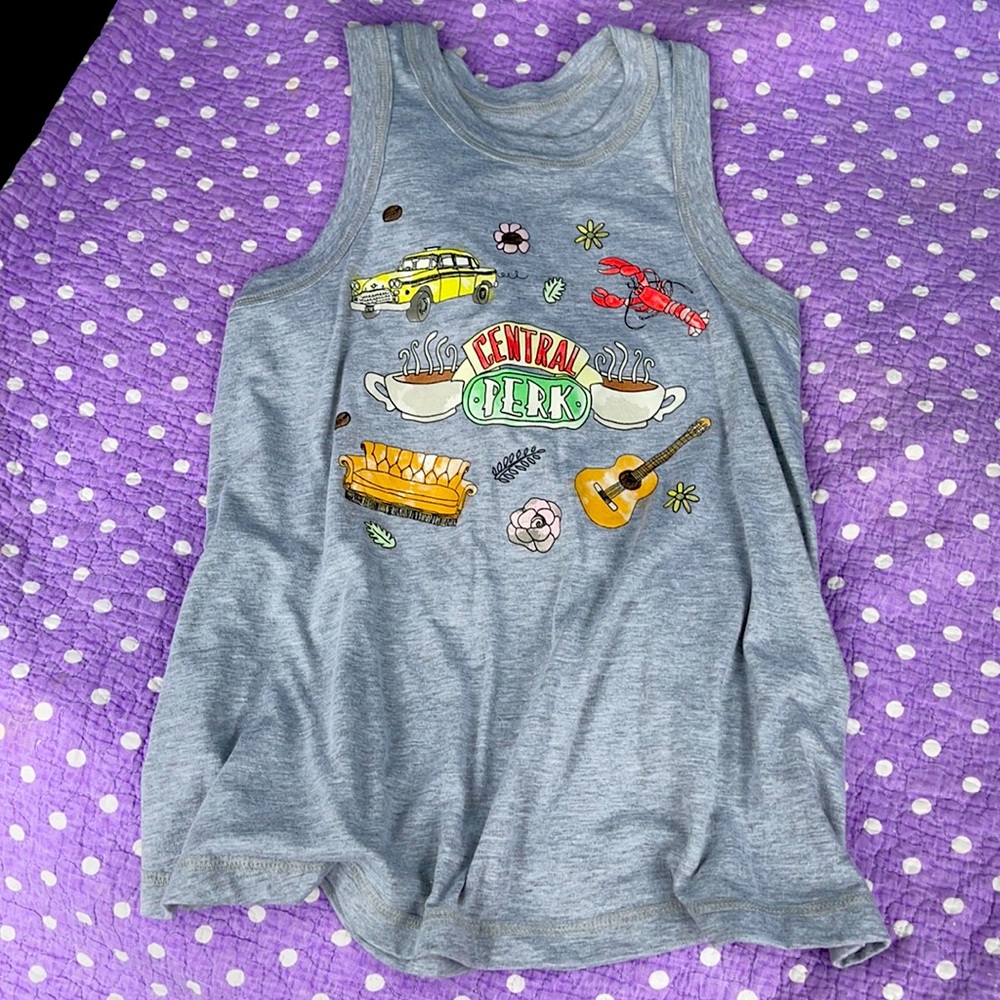 🦞FRIENDS 🛋 tank from Target!